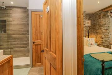 Log Cabin for 6 People in Looe, Cornwall, Photo 3