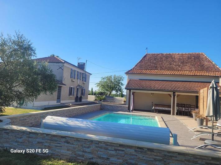 Location de vacances pour 7 personnes, avec Terrasse et Jardin ainsi que Piscine et Vue à Sault-de-Navailles