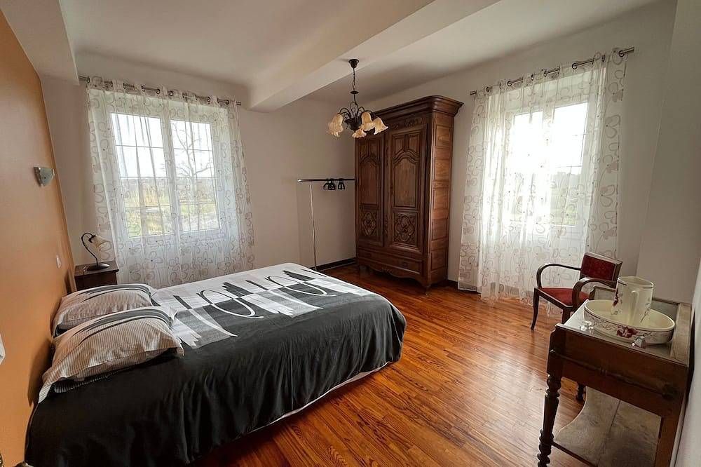 Large country house in Sauvagnon, Béarn