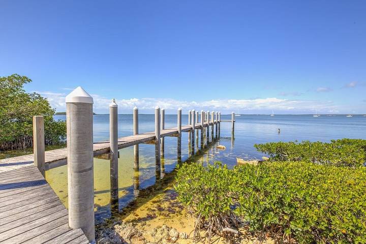 Vacation house for 16 people, with balcony and yard in Florida Keys