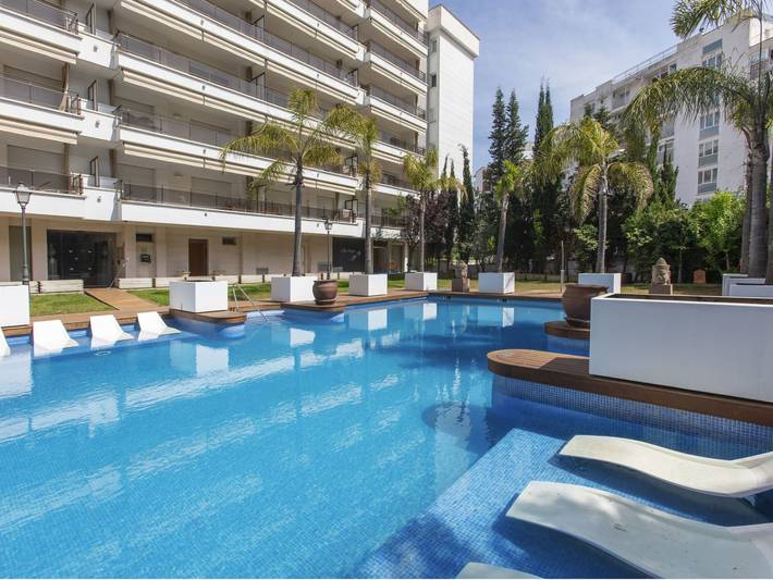 Apartamento de vacaciones para 6 personas, con balcón además de piscina para niños y jardín - 1