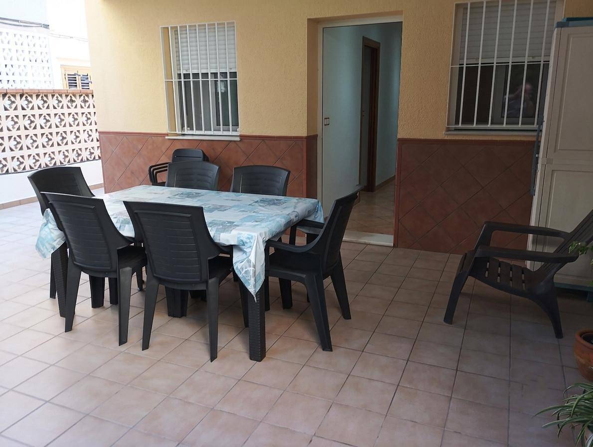Llamàntol - Charmates Ferienhaus mit privater, möblierter Terrasse in Strandnähe. in Oliva, Costa de Valencia