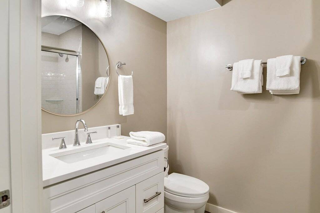 Chic Southside Three King Bedroom Townhome in Blue Ridge Parkway, Asheville