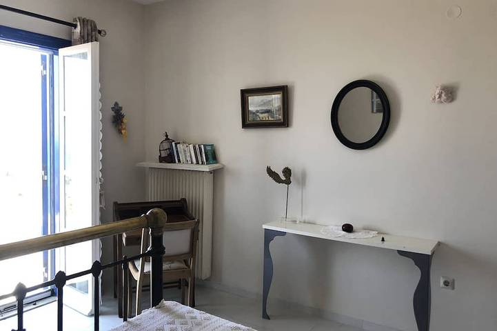 Private ground flat  for a family with 2 children in a beautiful Cycladic Villa in Tinos
