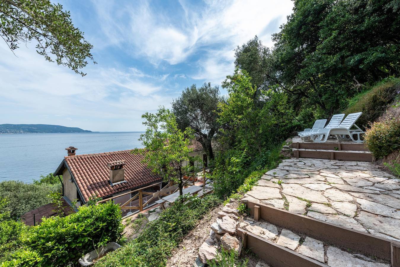 Appartamento intero, Perla Azzurra: Accesso al Lago, Pontile Privato e Vista Lago in Toscolano-Maderno, Prealpi Gardesane