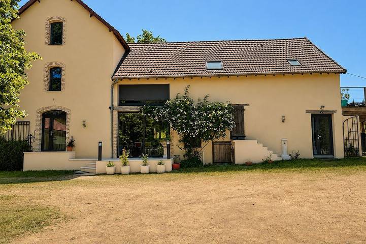 Location de vacances pour 20 personnes, avec terrasse et jardin à Barrais-Bussolles