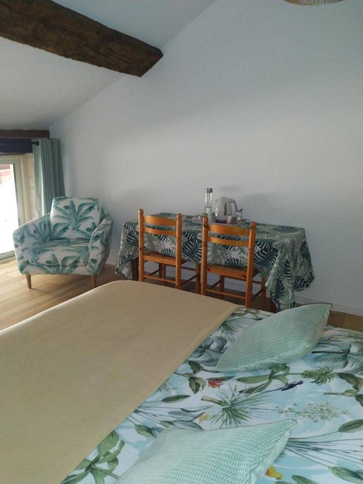 Bed and Breakfast 'Chambre - A La Maison Du Bonheur' with Shared Garden and Wi-Fi in Lanty-sur-Aube, Haute-Marne