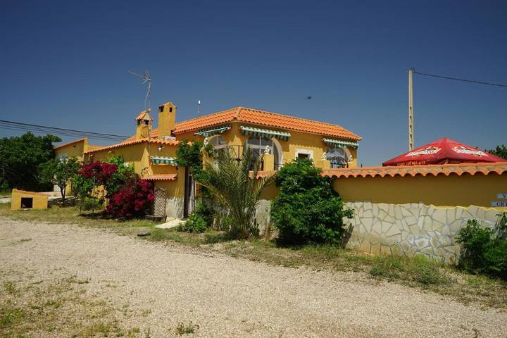 Casa rural para 10 personas, con jardín además de vistas y piscina, Se admiten mascotas en Cuevas del Almanzora