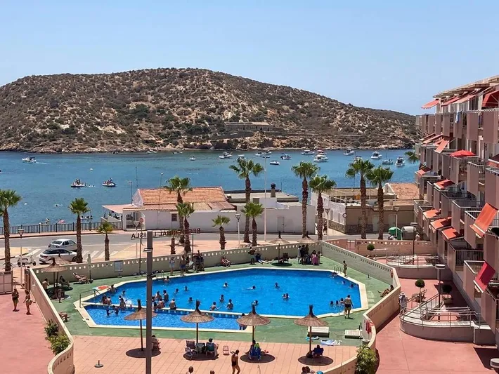 Apartamento de vacaciones para 5 personas, con vistas además de jardín y piscina - 1
