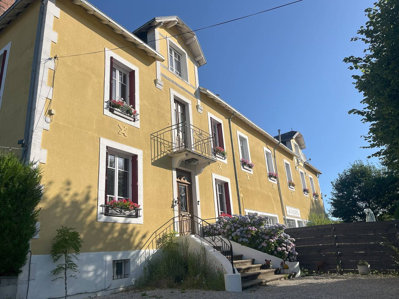 Gîte pour 12 personnes avec piscine in Saint-Pierre-de-Frugie, Parc naturel régional Périgord-Limousin