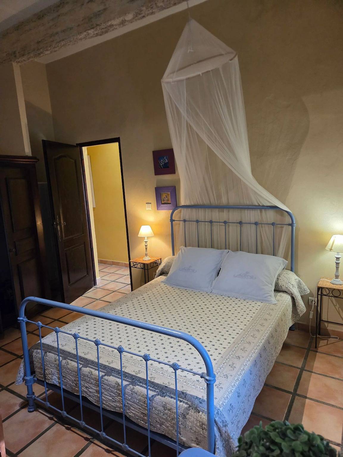 Ganze Wohnung, Familienwohnung in Arles mit Garten und Pool in Albaron, Arles