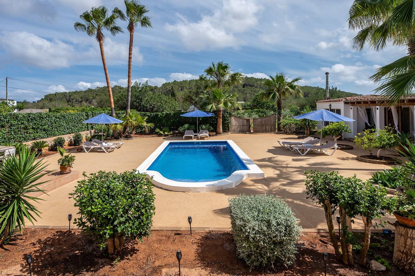 Country House 'Villa Can Andreuet De Baix' with Mountain View, Wi-Fi and Air Conditioning in Sant Carles de Peralta, Santa Eulària des Riu