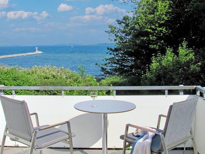 Ferienwohnung für 2 Personen, mit Balkon und Terrasse in Putbus