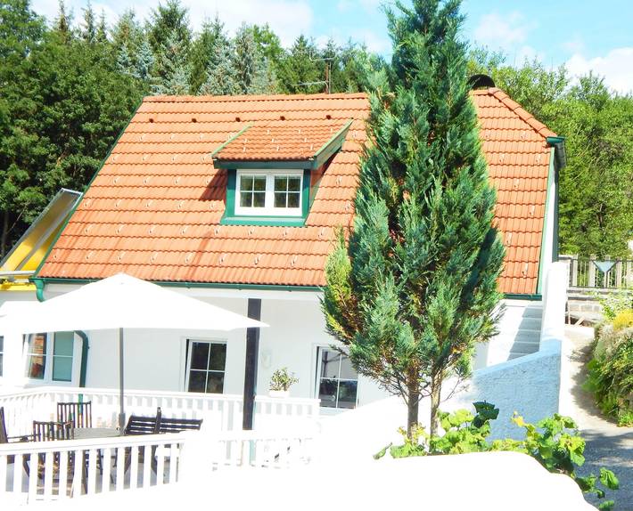 Ferienhaus für 7 Personen, mit Terrasse und Garten