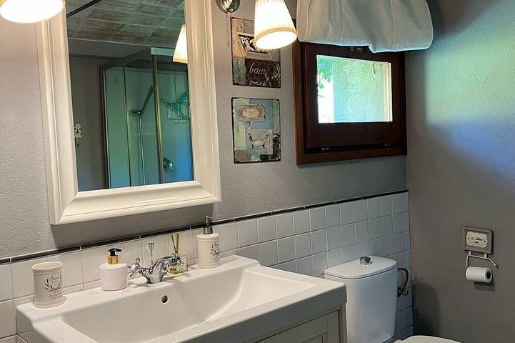 Propriété avec Wifi gratuit dispose d'un vaste jardin avec vue sur Pyrénées in La Vall de Bianya, Garrotxa