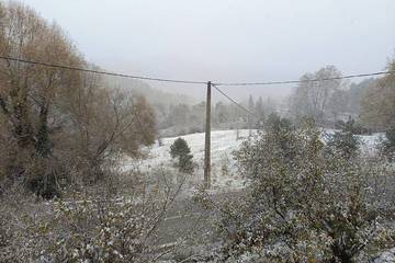 Location de vacances pour 8 personnes, avec terrasse ainsi que jardin et piscine à La Penne