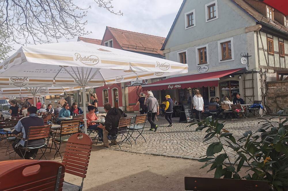 Ganze Wohnung, Fewo mit Balkon, nur 200 Meter vom Dorfplatz Altkötzschenbroda am Elberadweg. in Radebeul, Meißen Region