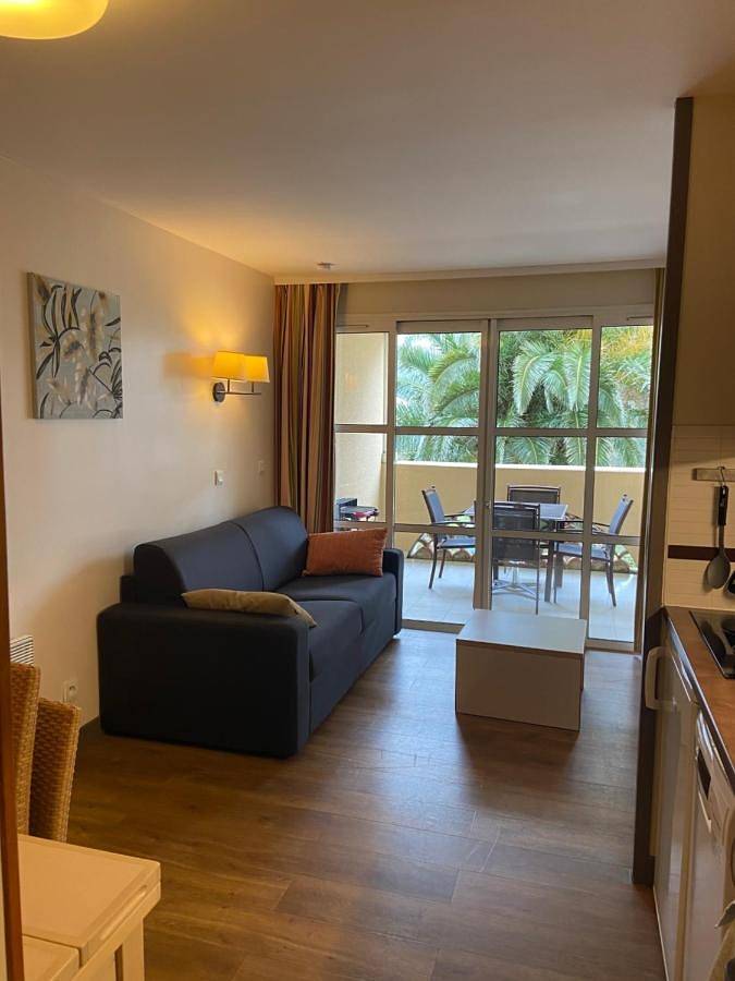 Gîte pour 4 personnes, avec piscine ainsi que terrasse et vue dans Agay - 2