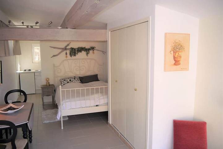Ganze Wohnung, Charmantes, freistehendes Studio mit eigenem Aussenbereich in Mougins, Mittelmeerküste (Frankreich)