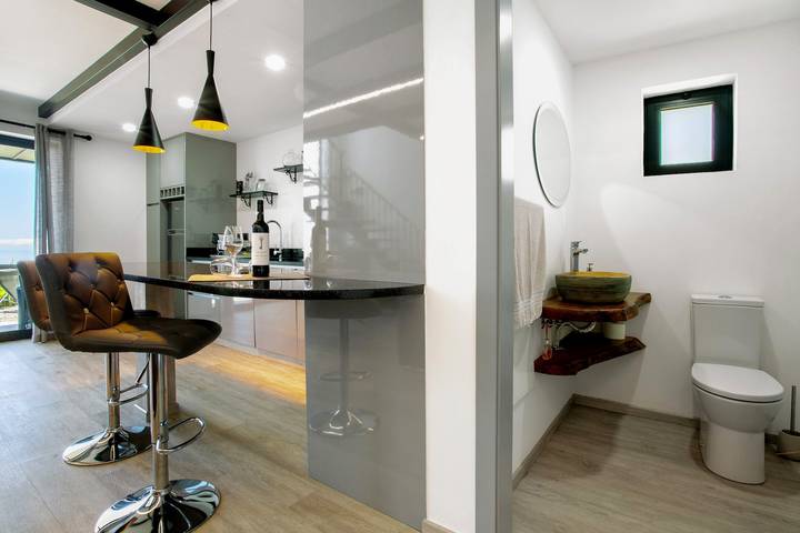 Holiday Home 'Refugio Do Lourinho' with Sea View, Wi-Fi and Air Conditioning in Arco da Calheta, Maderia