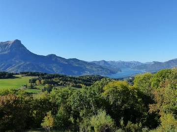Gîte pour 6 personnes, avec terrasse ainsi que jardin et vue, animaux acceptés à Puy-Saint-Eusèbe