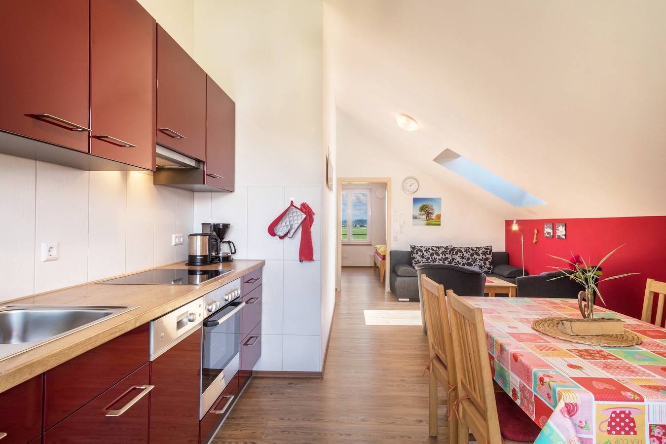 Ganze Wohnung, Ferienwohnung "Birke" mit Wlan, Bergblick, Balkon & Garten in Neukirch, Region Bodensee-Oberschwaben