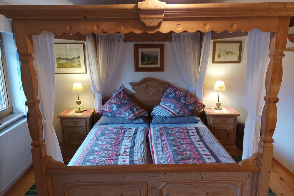 Ganze Wohnung, Ferienwohnung Schutzhütte im Dopplerhof 1.Og 130 qm, 4 Schlafzimmer in Piding, Berchtesgadener Alpen