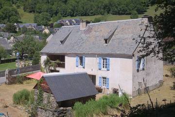 Gîte pour 16 personnes, avec balcon et jardin, animaux acceptés à Vielle-Louron