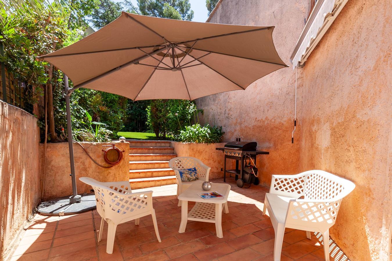 Ferienhaus „Jolie Maison Proche Plage“ mit Pool, Bergblick und Wlan in Toulon, Mittelmeerküste (Frankreich)