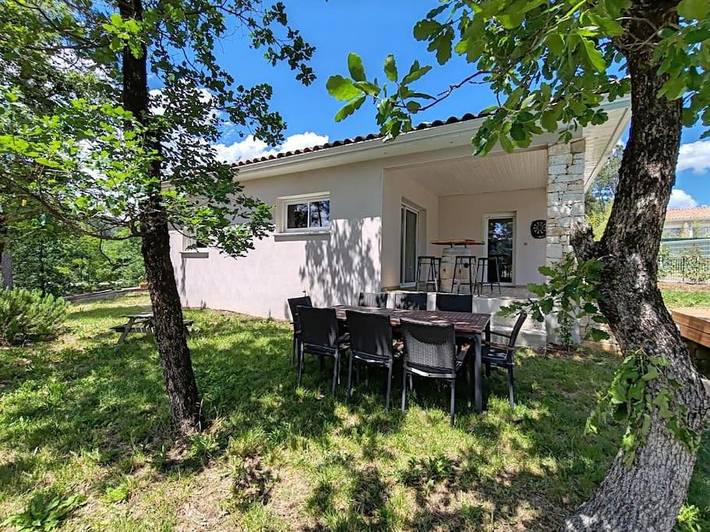Location de vacances pour 5 personnes, avec terrasse ainsi que piscine et vue à Gagnières - 2