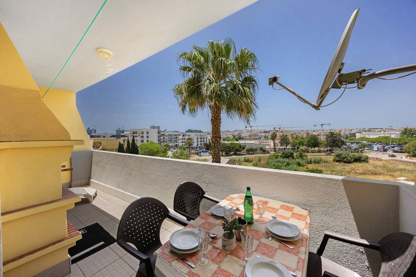 Hel lejlighed, Apartment 'Lagos Marina' with Shared Pool, Wi-Fi and Air Conditioning in São Sebastião, Lagos