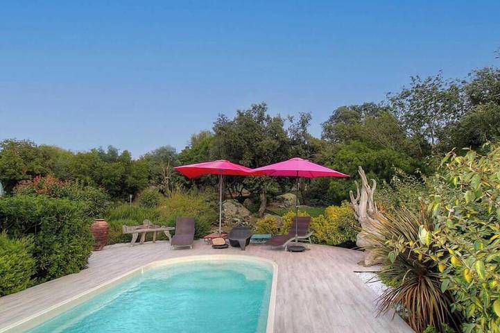 Location de vacances pour 4 personnes, avec Jardin et Piscine à Porto-Vecchio