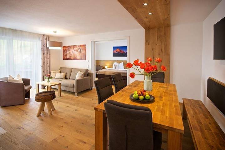Ferienwohnung für 4 Personen, mit Terrasse und Garten sowie Sauna und Ausblick in Oberstaufen