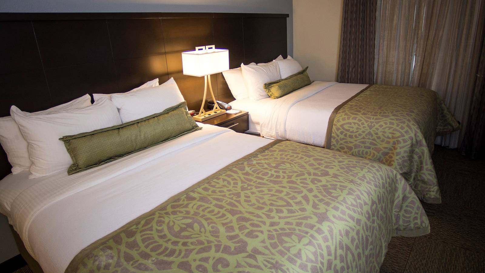 Ganze Wohnung, Ferienwohnung für 4 Personen mit Pool in Lexington, Kentucky