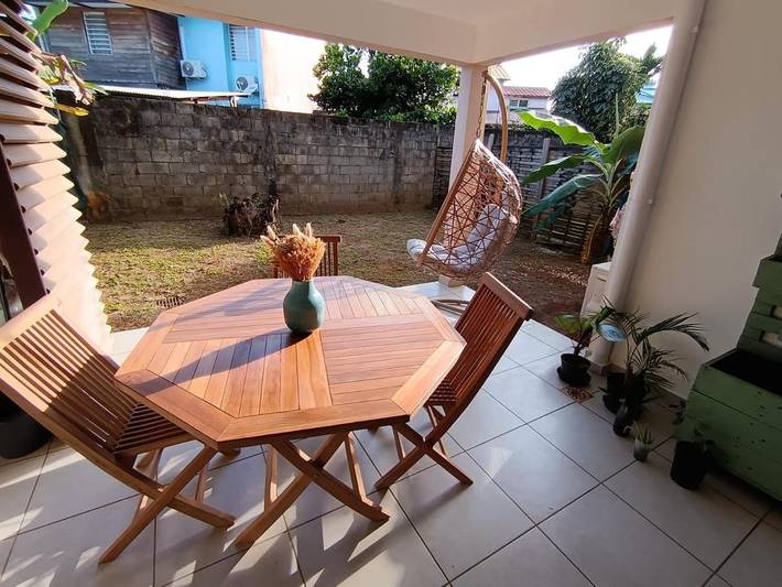 Gîte pour 3 personnes, avec piscine et jardin dans Plage de Montabo - 2