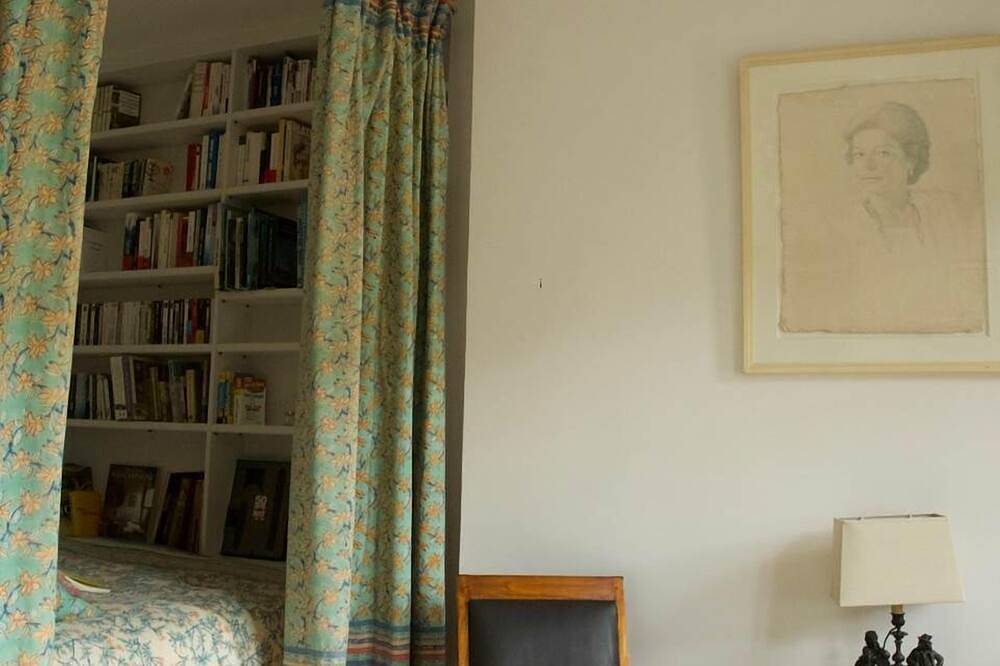 Apartamento entero, Beautiful studio with garden in a large, renovated townhouse from 2021. in Sainte-Famille-en-Auge, Region de Lisieux