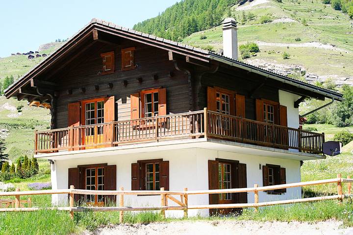 Ferienhaus für 8 Personen, mit Balkon und Terrasse sowie Garten in Evolène