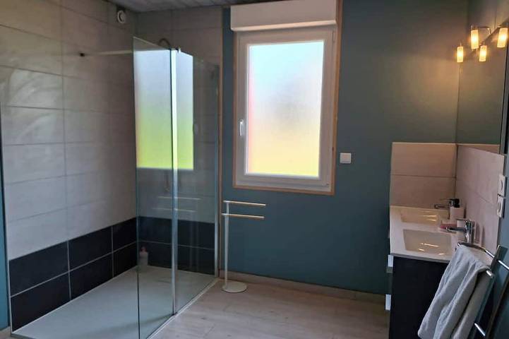 Contemporary wooden house \"chez Fan-Fan\" spacious and pleasant. in Bourges, Región de Bourges