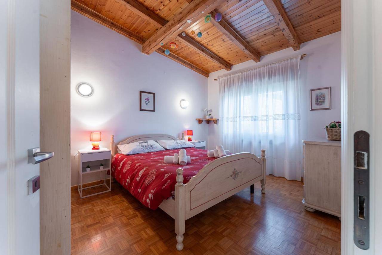 Apartamento inteiro, Two-Bedroom Apartment with Garden View in Roana, Vicenza (província)