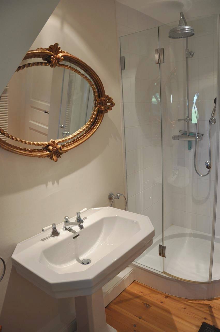 Reetgedeckte Doppelhaushälfte Molehill in Poppenbüll, Eiderstedt