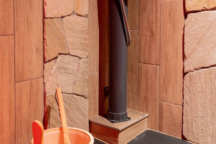 Mountain chalet with swimming pool and sauna - in the heart of the Hautes Alpes in La Salle-les-Alpes, Serre Chevalier