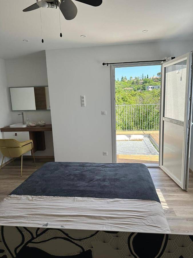 Chalet para 6 personas, con jacuzzi además de piscina y balcón - 1