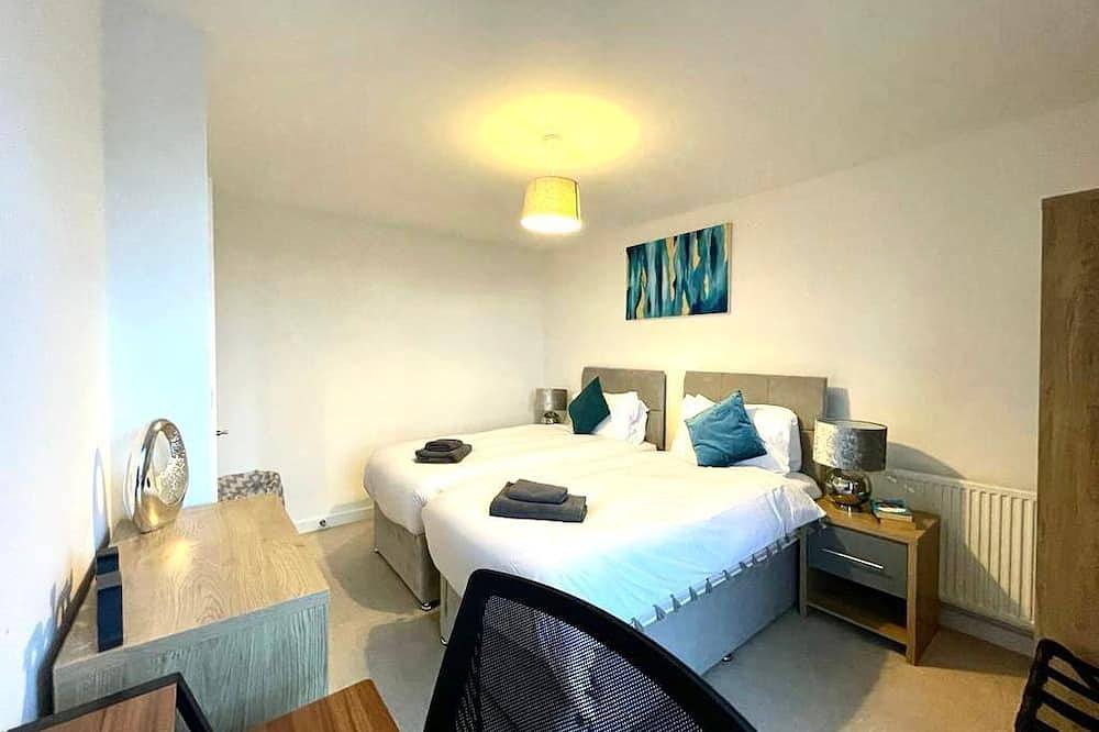 ✩ Stevenage Town ✩ Balcony ✩ 2 Bed Apt, 5 guests in Stevenage, Hertfordshire