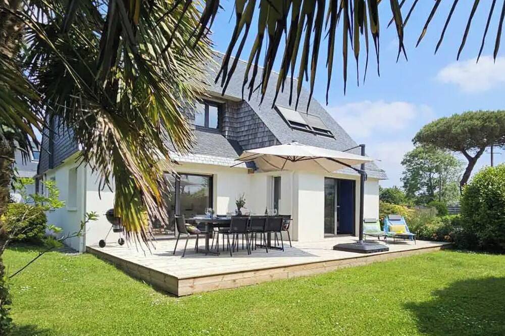 Charming seaside house with indoor heated Pool-Jacuzzi in Moëlan-sur-Mer, Côte de Cornouaille
