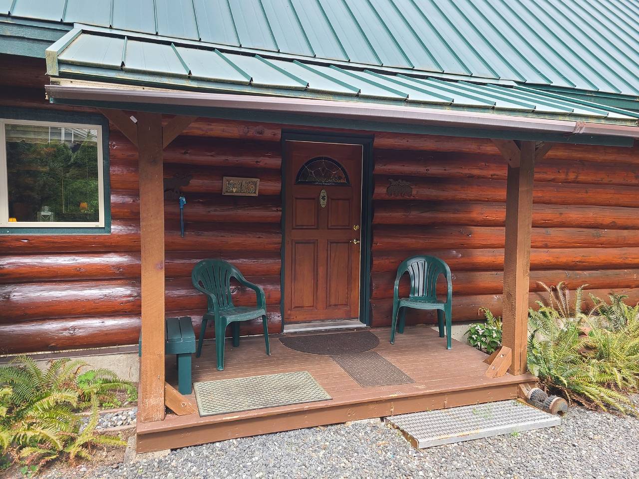 Two Bedroom Real Log Cabin with Wifi and Ev Char ger in Glacier, Mount Baker-Snoqualmie National Forest