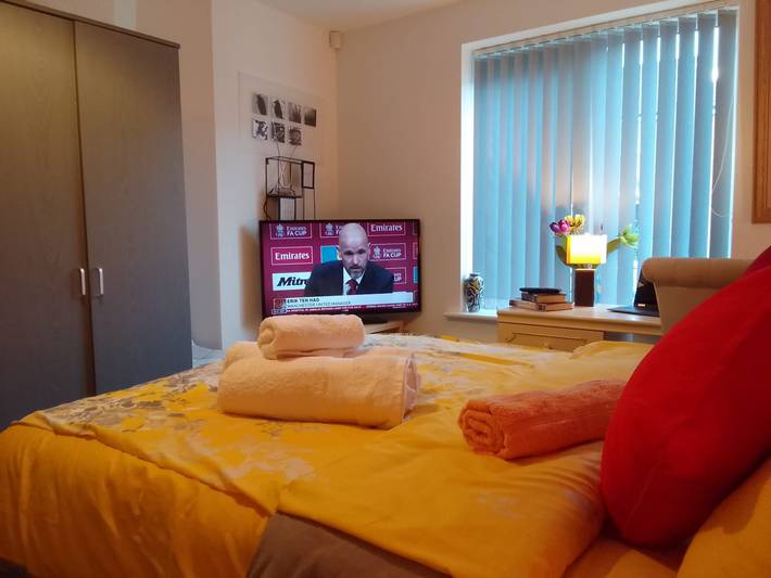 Holiday apartment for 10 people, child-friendly in Walsall