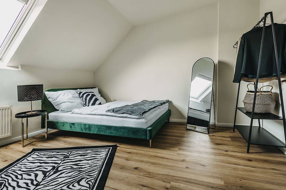 Ganze Wohnung, Perfekt für Urlaub mit Freunden: Ferienwohnung mit Sauna, Kamin und Spielen in Plettenberg, Märkischer Kreis