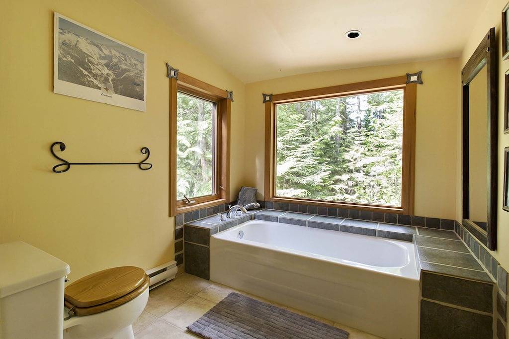 Schöne und private Blockhütte am Berg - Whirlpool und 10 Minuten von Nelson entfernt in Whitewater Ski Resort