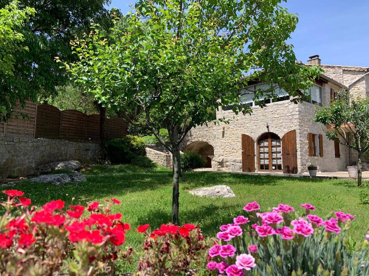 King Room with Garden View in Saint-Alban-Auriolles, Ardèche