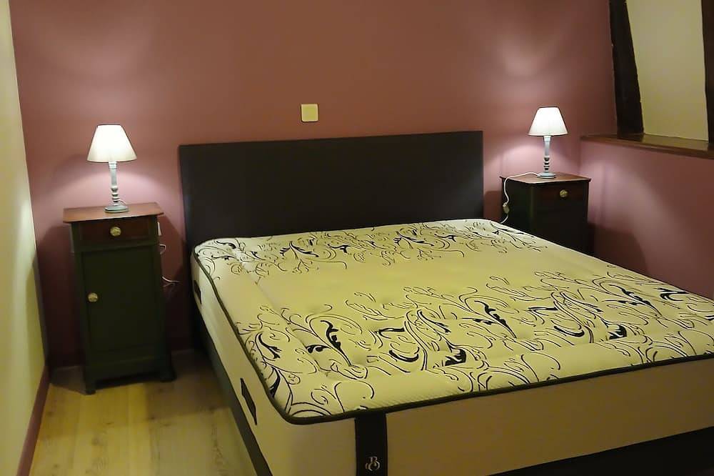 Gîte Quercynois  climatisé avec piscine chauffée et jacuzzi. in Saint-Médard-de-Presque, Lot